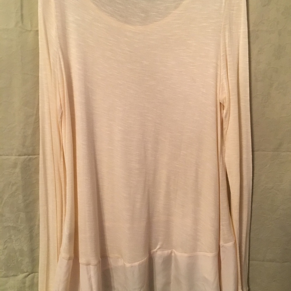 High/Low Cream Blouse - Picture 4 of 7